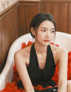 《和漂亮的女医生做爰-爸爸3》